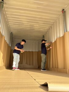 Lắp tấm giấy gợn sống xung quanh container